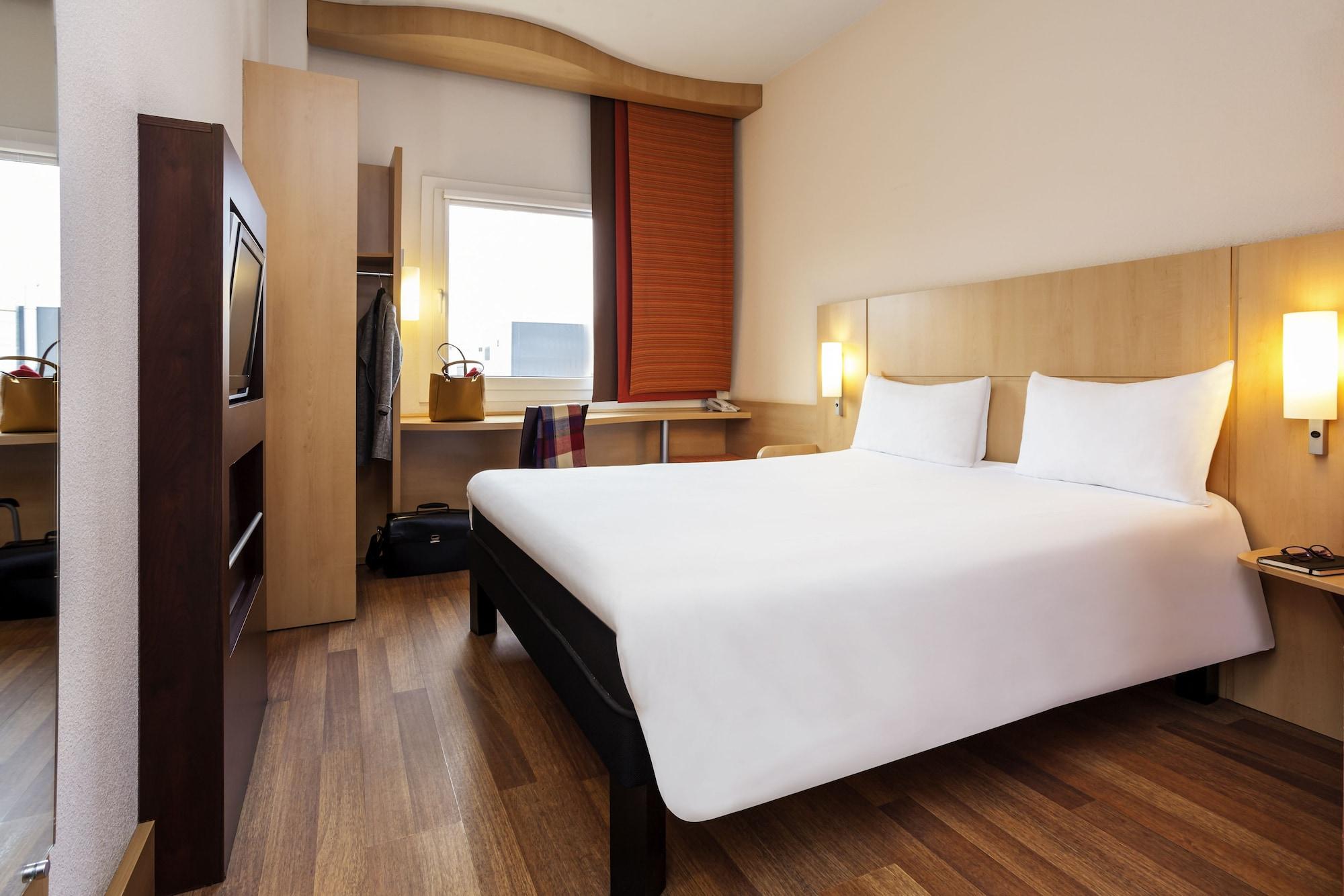Hotel ibis Setubal Bagian luar foto