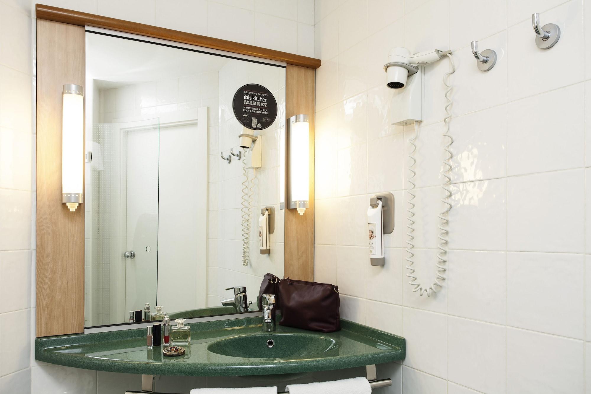 Hotel ibis Setubal Bagian luar foto