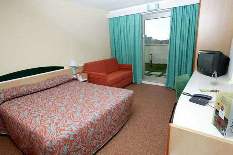 Hotel ibis Setubal Bagian luar foto